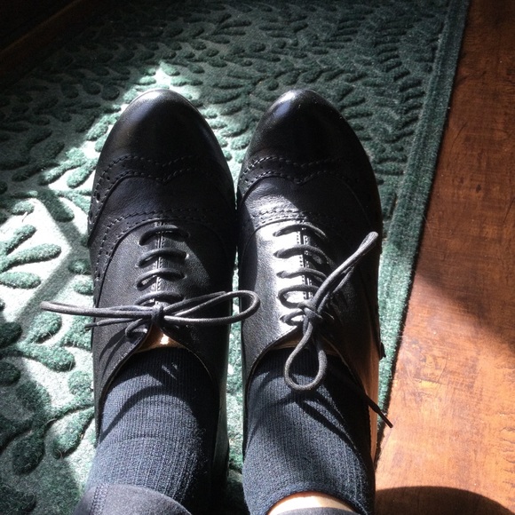 • MOVING LAST CHANCE 7/31/2024 • GoldButton Brako leather ankle booties 37 - Picture 6 of 6